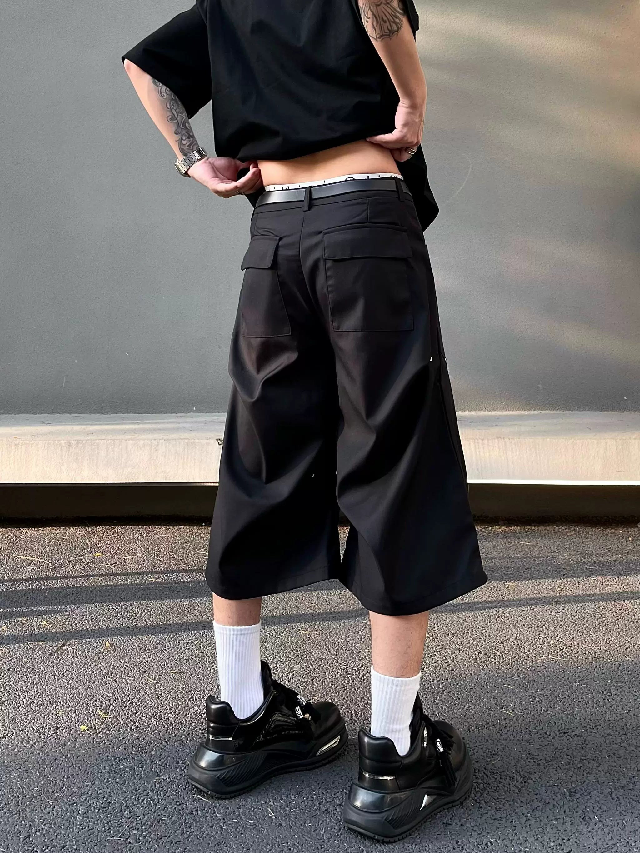 BLACKLISTS Japanese Rivet Pleated Shorts